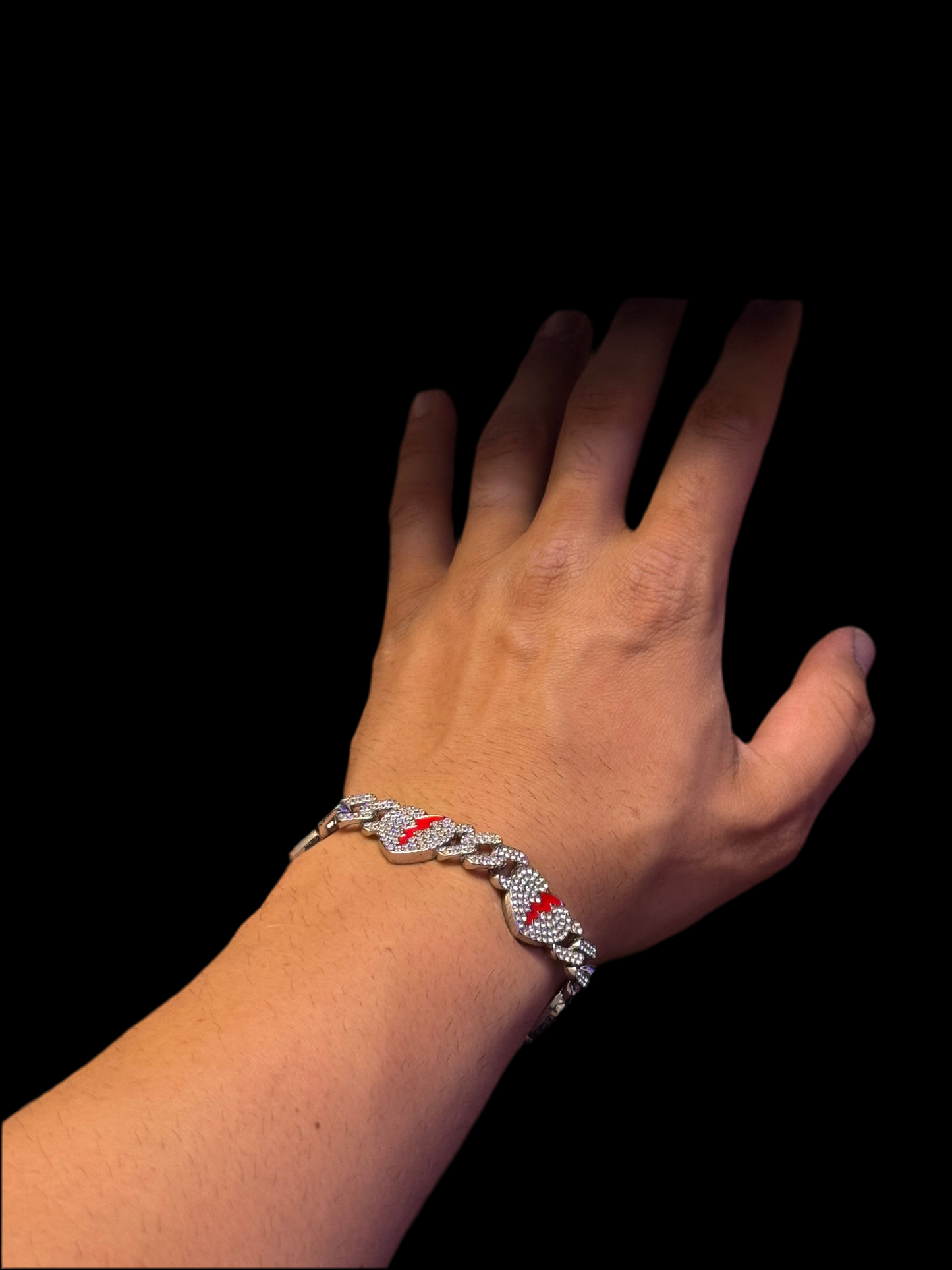 ARMBAND „BROKEN D“.                     Modeschmuck