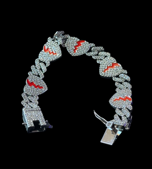 ARMBAND „BROKEN D“.                     Modeschmuck