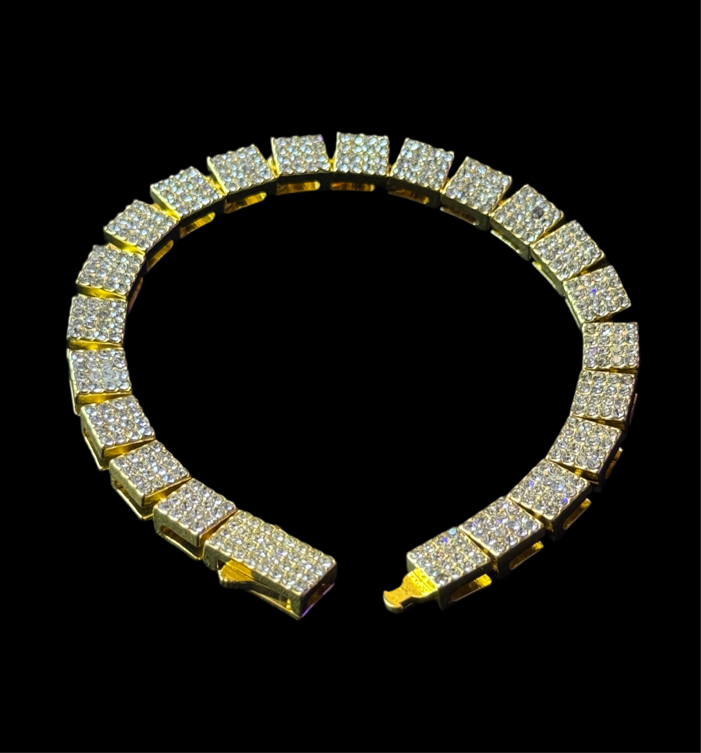 ARMBAND „ QUAD G“.                      
Modeschmuck