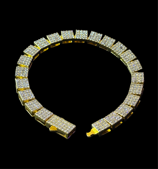 ARMBAND „ QUAD G“.                      
Modeschmuck